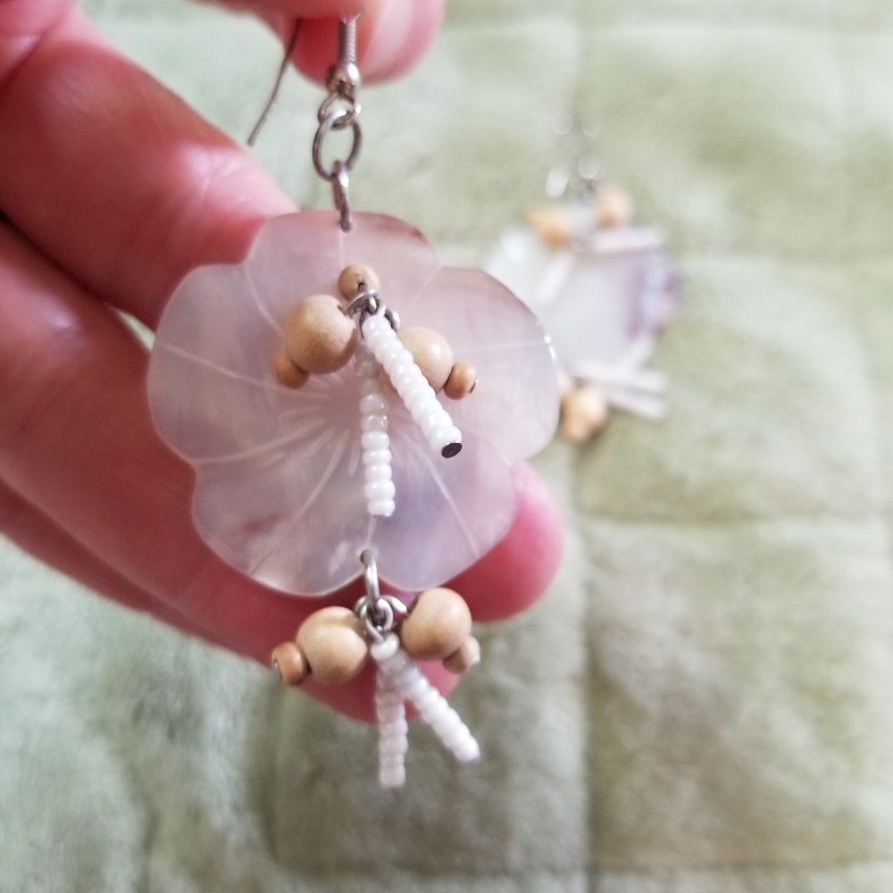 Shell earrings - Picture 2 of 2